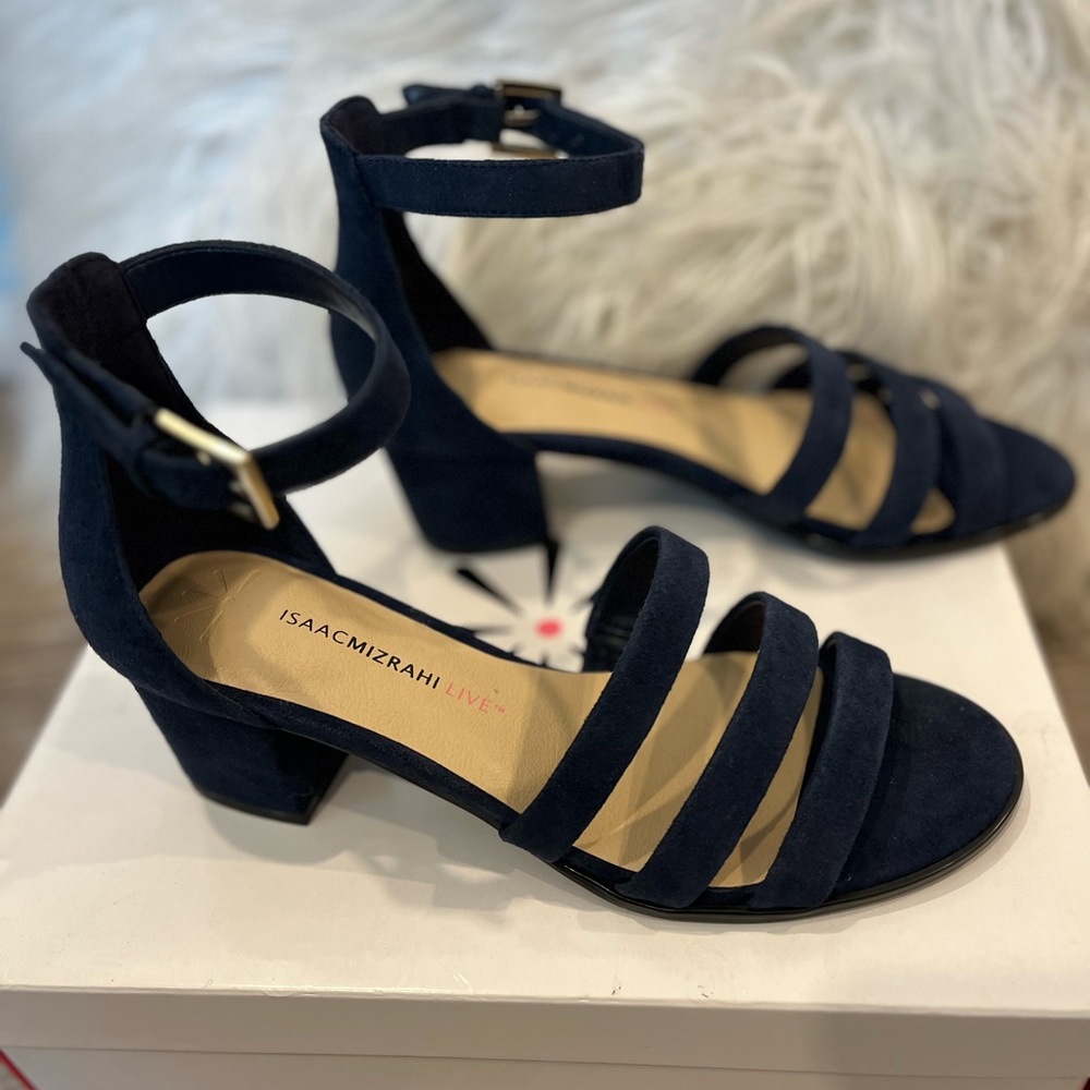 Brand New w/Box Isaac Mizrahi Mabel Chunky Heel Super Cute Sandal Navy size 6.5